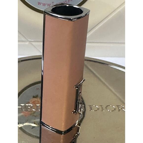 DIOR Addict Refillable Couture Lipstick Case - NO BOX -
MONTAIGNE - Picture 4 of 6